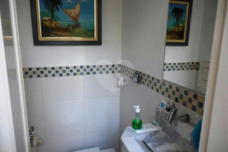 Casa à venda com 3 suítes no condomínio Praça Vitoriano Rodrigues Xavier,35, São Paulo - SP