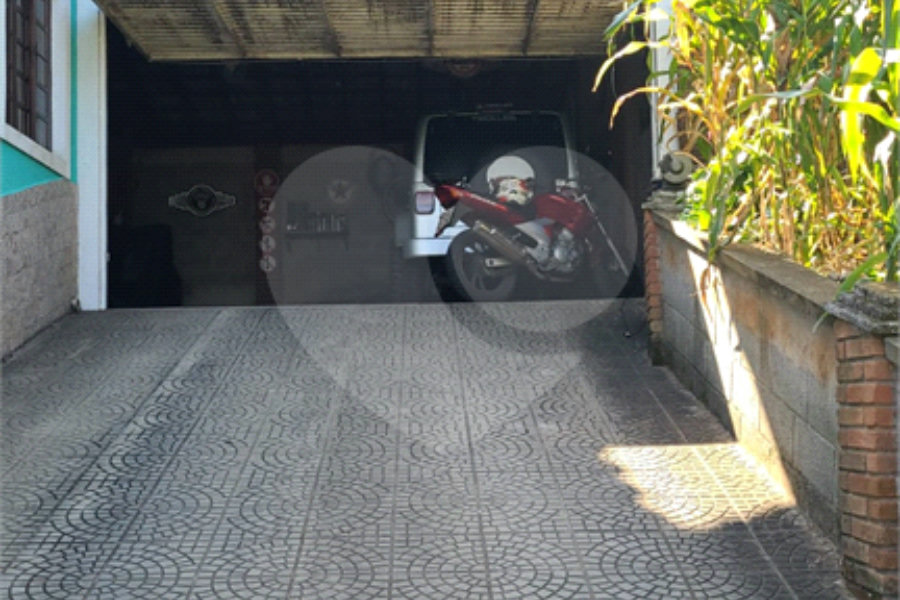 Casa à venda com 4 quartos, sendo 1 suíte, no condomínio Parque Suiça, Caieiras - SP