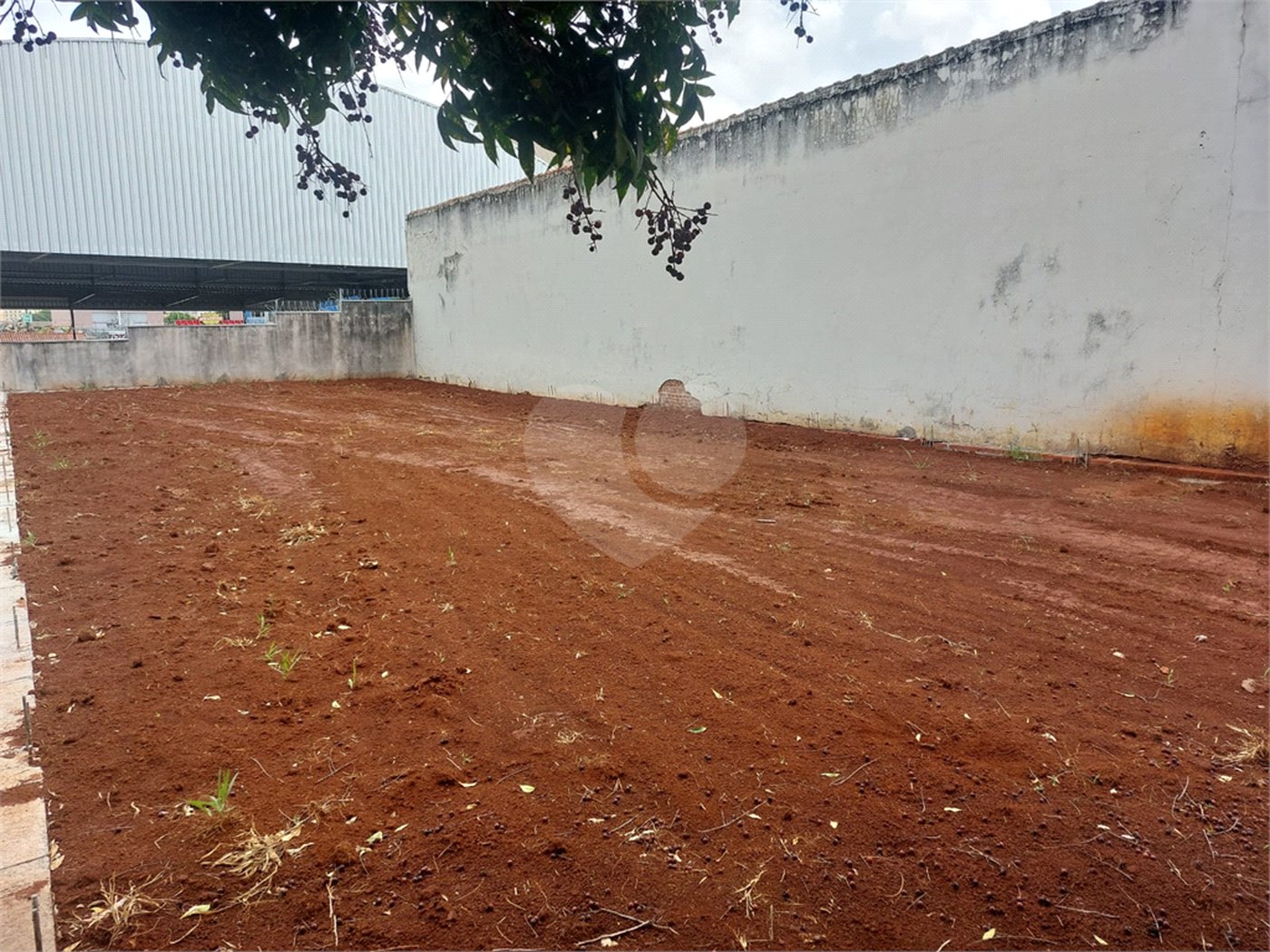 Terreno para venda na Vila Carmem.