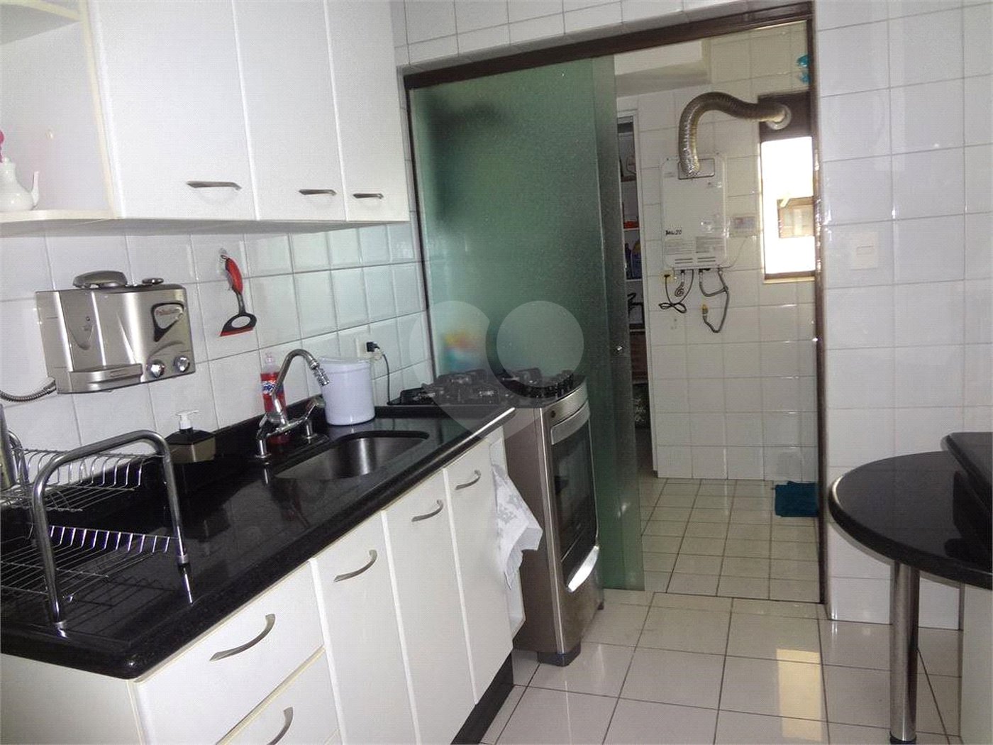 COBERTURA COM PISCINA E CHURRASQUEIRA NA CASA VERDE.