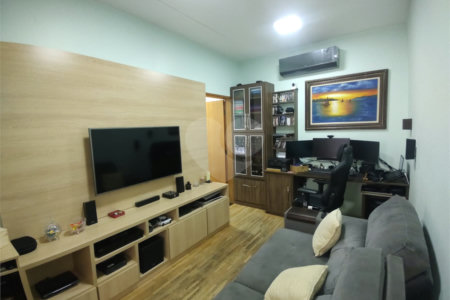 Casa à venda com 2 suítes no condomínio Morada das Hortênsias, São Paulo - SP