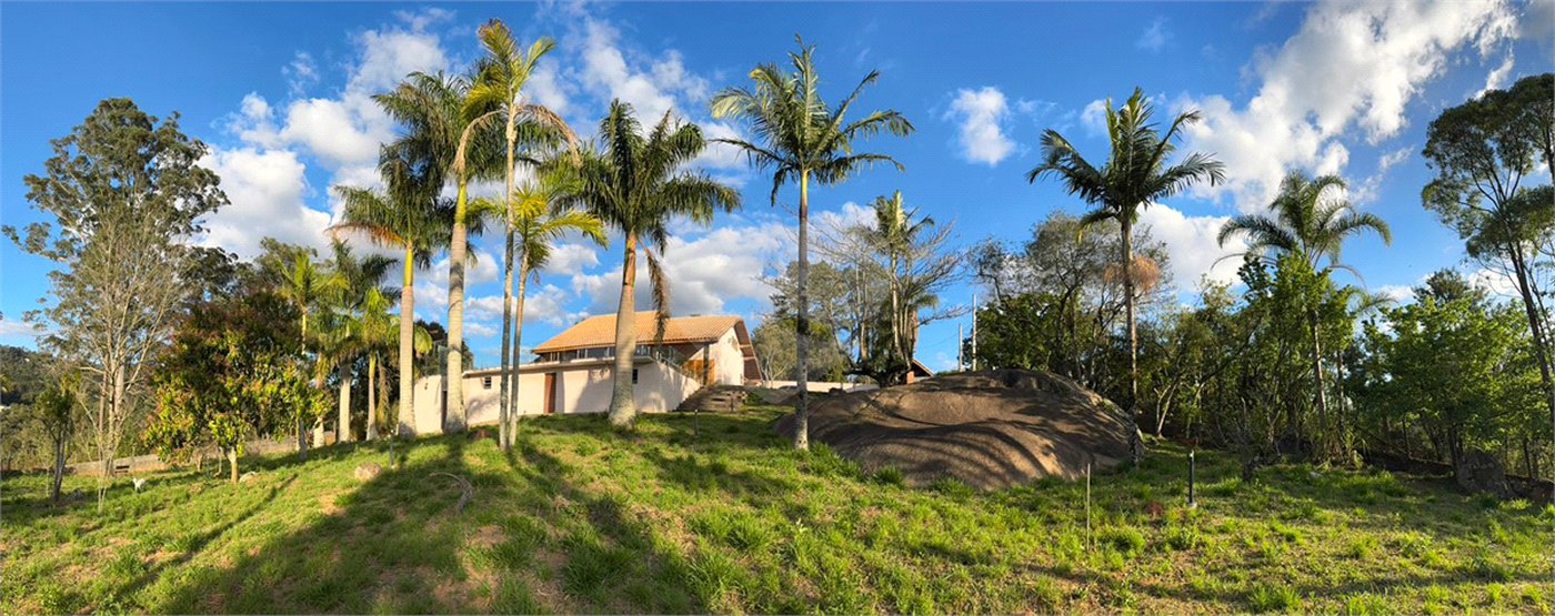 Casa Térrea à venda com 3 quartos, sendo 2 suítes,  em Luiz Fagundes, Mairiporã, SP