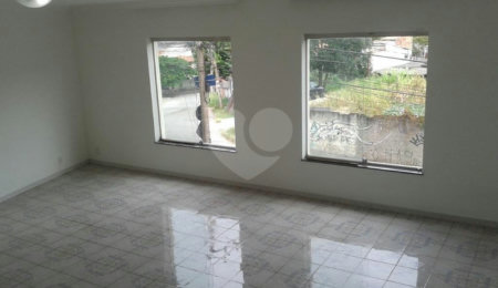 Sobrado à venda com 3 quartos, sendo 1 suíte,  em Tremembé, São Paulo, SP