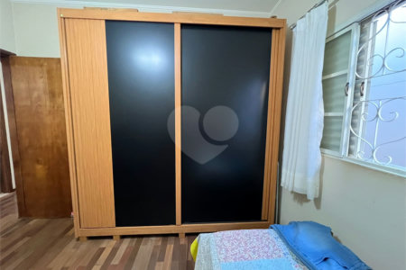 Ampla casa no condomÍnio Parque Fehr, contendo:
