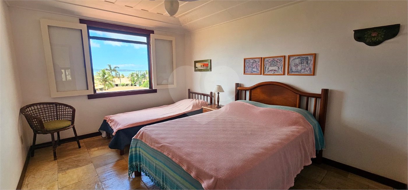 Casa em condomínio à venda ou para alugar com 3 quartos, sendo 2 suítes,  em Praia Rasa, Armação dos Búzios, RJ