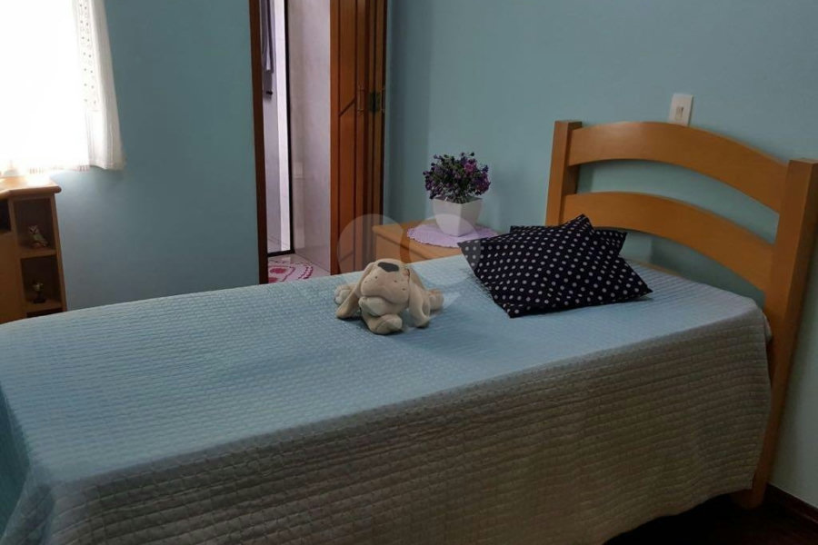 Casa à venda com 3 suítes no condomínio Village, São Paulo - SP