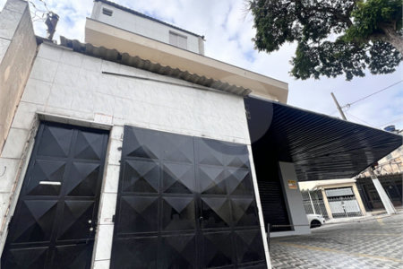 Sobrado à venda ou para alugar com 3 suítes em Jardim Patente, São Paulo, SP