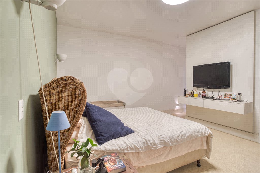 Casa à venda com 4 quartos, sendo 2 suítes, em Alto da Boa Vista, São Paulo, SP