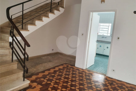 Casa à venda com 3 quartos, sendo 1 suíte, em Santo Amaro, São Paulo, SP