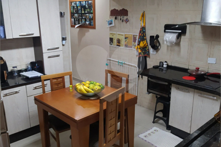 Sobrado à venda com 3 quartos, sendo 1 suíte, em Cidade Tiradentes, São Paulo, SP