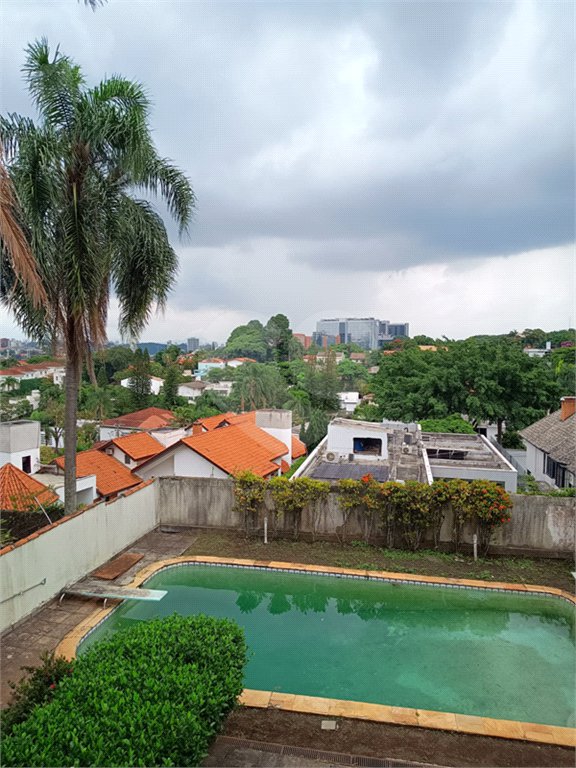 Casa Térrea à venda com 4 quartos, sendo 3 suítes, em Jardim Morumbi, São Paulo, SP