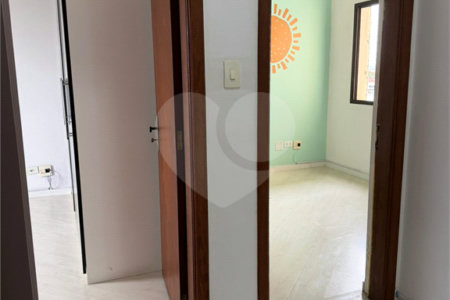 Apartamento à venda com 3 quartos, sendo 1 suíte, no Centro, Suzano, SP