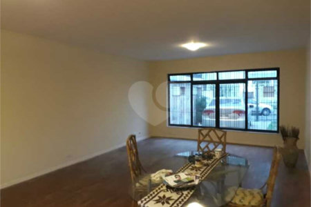 Sobrado à venda com 3 quartos, sendo 1 suíte,  em Santo Amaro, São Paulo, SP