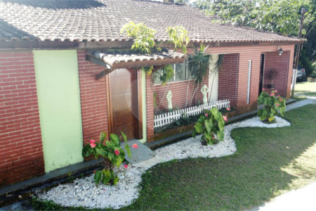 Sítio à venda com 8 quartos, sendo 4 suítes, em Boa Vista, Mogi das Cruzes, SP
