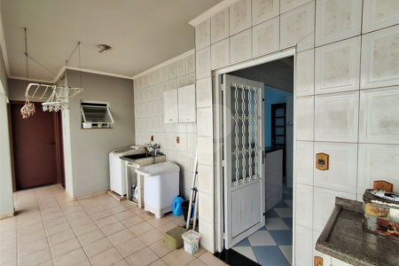 Casa à venda com 4 quartos, sendo 1 suíte, em Wanel Ville, Sorocaba, SP