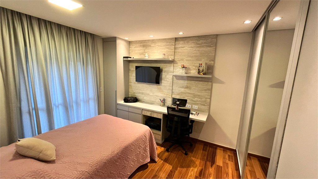 Apartamento de 176 m2 com 4 dormitórios sendo 3 suítes com 3 vagsa Condomínio Dolce Vita Avenida Lacerda Franco ,Cambuci -São Paulo