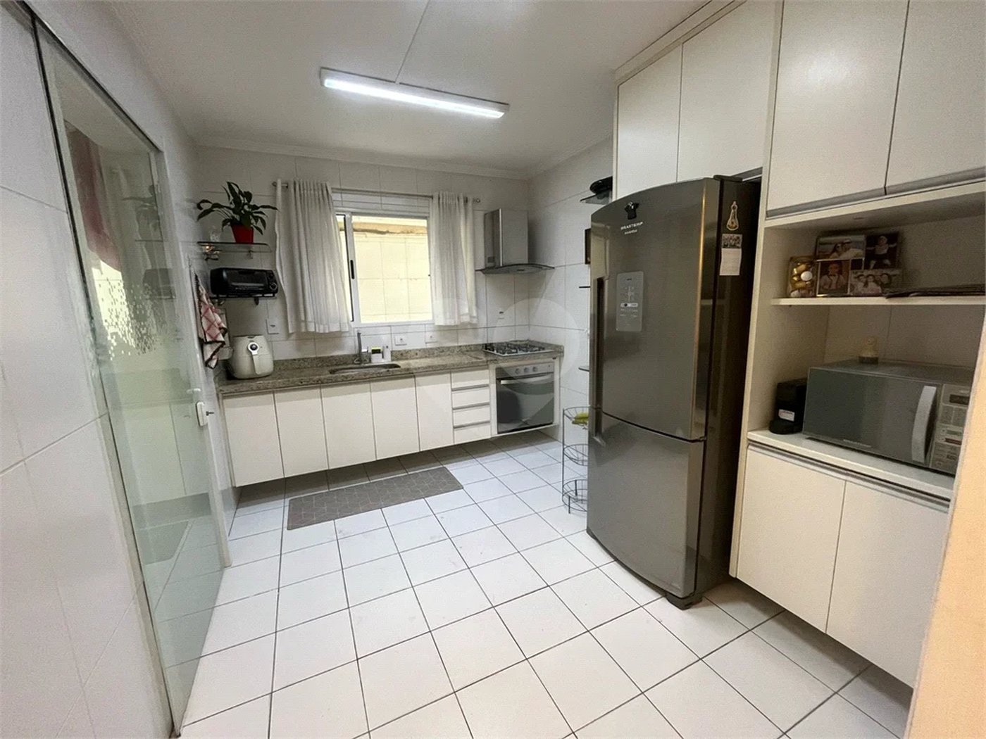 Casa à venda com 3 quartos, sendo 1 suíte, no condomínio Residencial Villagio Vitória, Guarulhos - SP