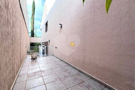Sobrado à venda ou para alugar com 3 quartos, sendo 1 suíte,  em Jardim Maria Helena, Guarulhos, SP