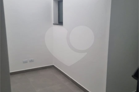 Sobrado à venda com 3 quartos, sendo 1 suíte, em Vila São Paulo, São Paulo, SP