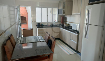 Casa à venda com 2 quartos, sendo 1 suíte, no condomínio Residencial Karen, São Paulo - SP
