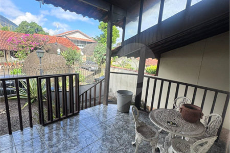 Casa à venda com 5 quartos, sendo 1 suíte, no condomínio Pedra Bonita, Rio de Janeiro - RJ