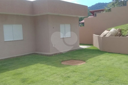 Casa à venda com 3 quartos, sendo 1 suíte,  em Loteamento Jardim Solares, Atibaia, SP