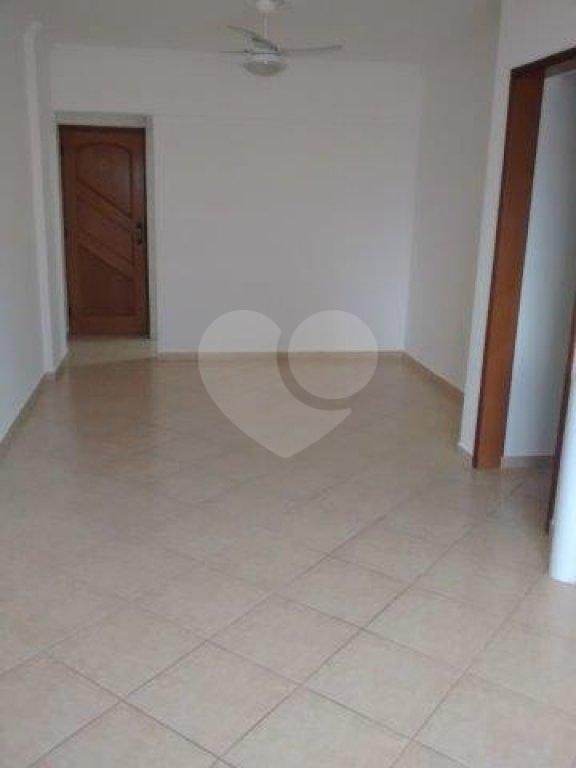 Apartamento à venda com 2 quartos, sendo 1 suíte, em Vila Tupi, Praia Grande, SP