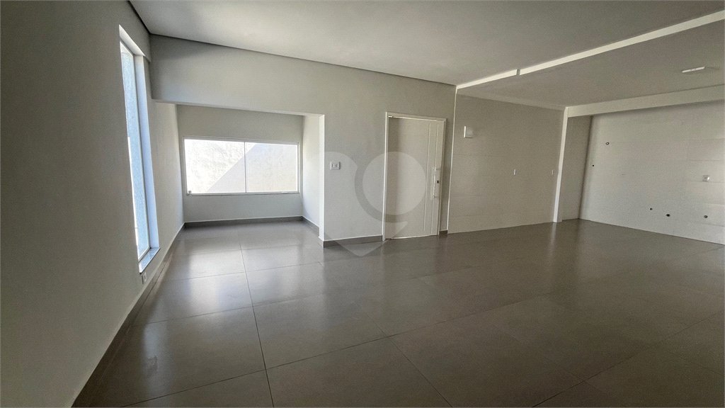 Sobrado à venda com 4 quartos, sendo 3 suítes, em Jardim Paulista, Atibaia, SP