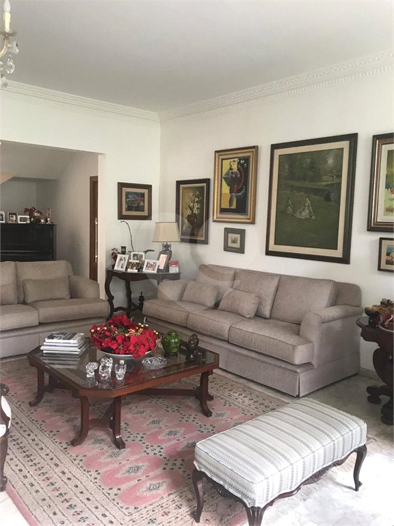 Casa à venda com 4 suítes em Jardim Leonor, São Paulo, SP