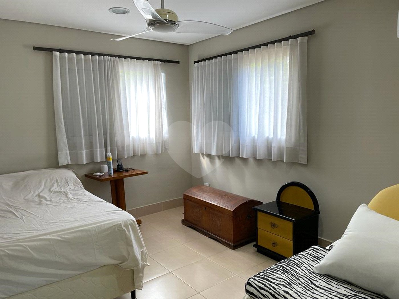 Casa à venda com 4 quartos, sendo 3 suítes, no condomínio Vila Hípica I, Vinhedo - SP