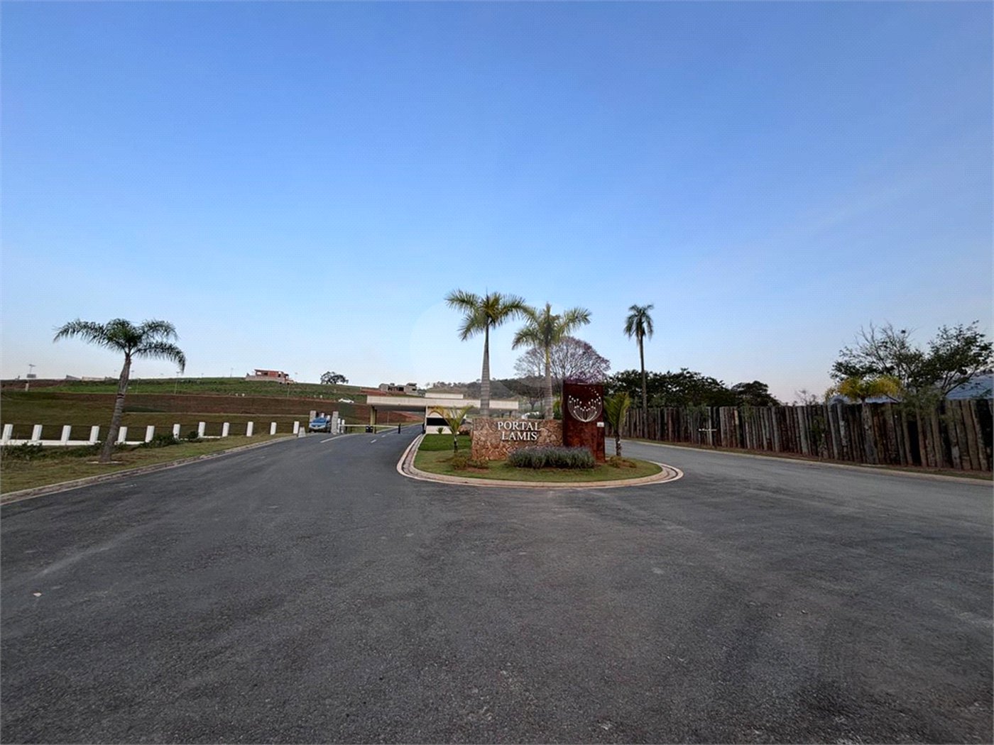 Terreno à venda no condomínio Portal Lamis I, Atibaia - SP
