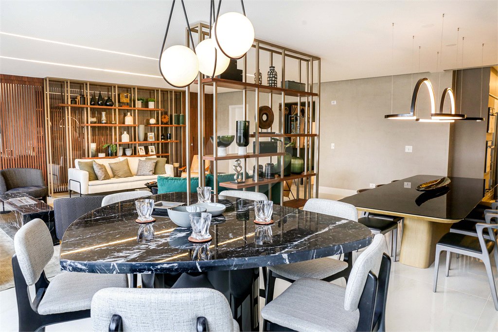 Apartamento à venda com 4 suítes em Real Parque, São Paulo, SP