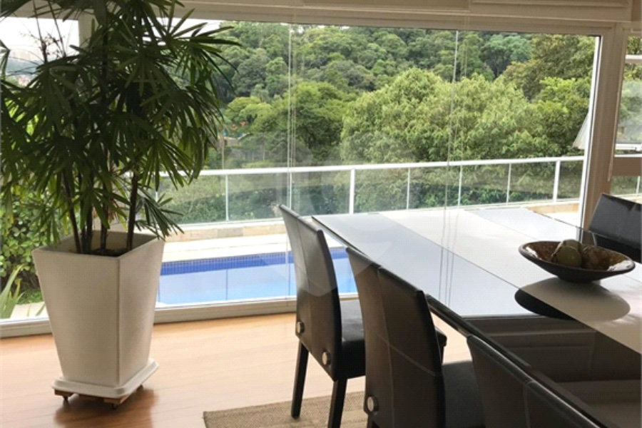 Casa à venda com 4 quartos, sendo 8 suítes, no condomínio Residencial Jd. Ibiratiba, São Paulo - SP