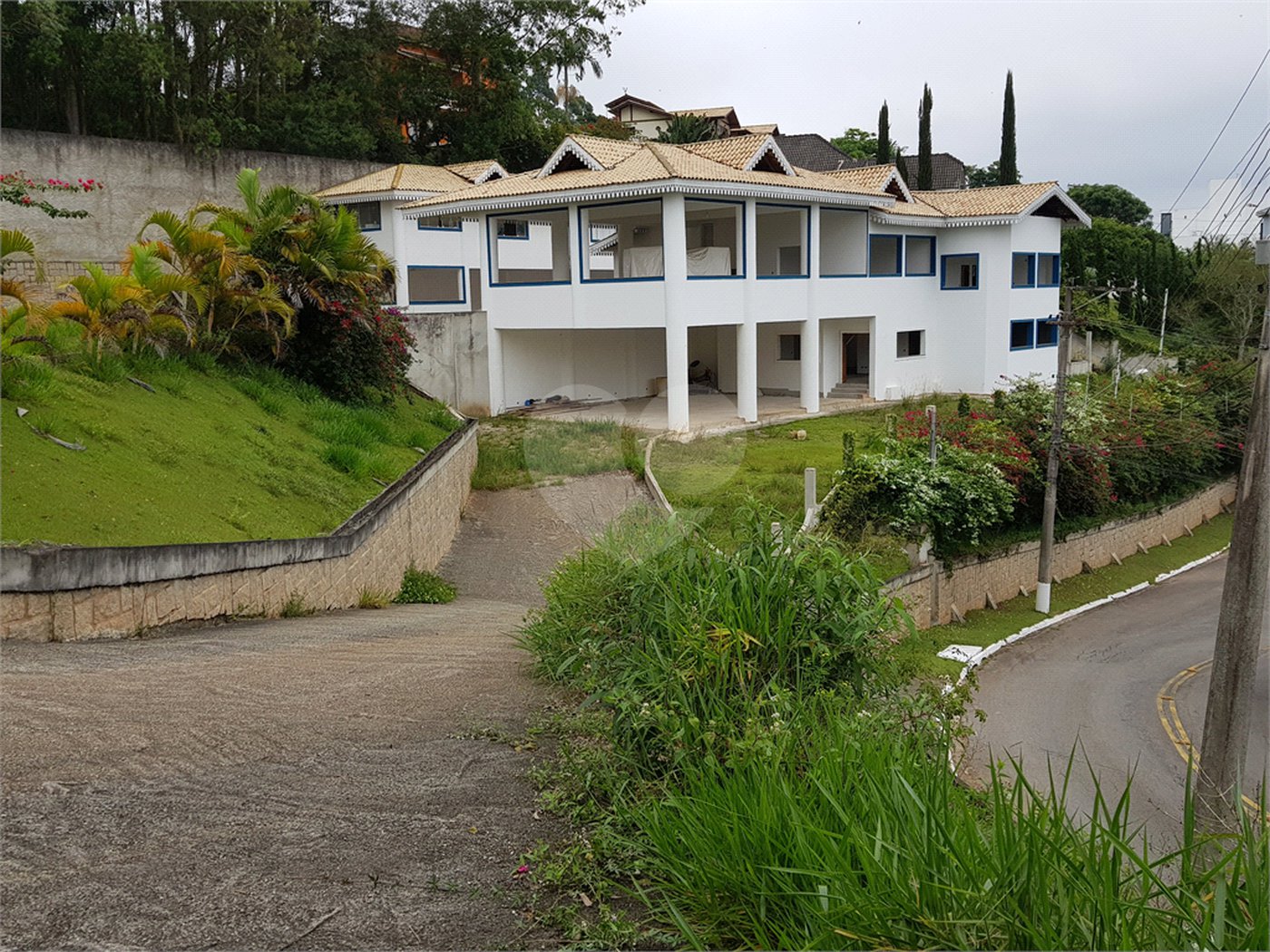 Casa à venda com 4 suítes no condomínio Suíça da Cantareira, Mairiporã - SP