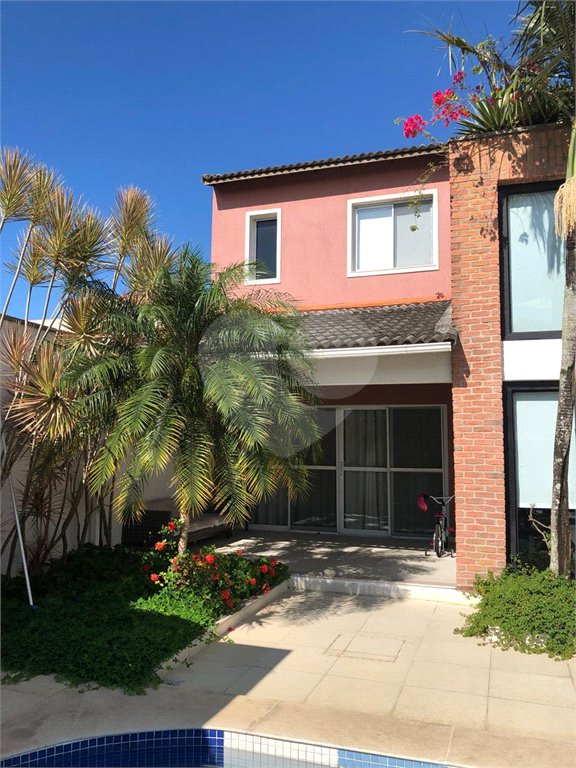 Casa à venda com 9 quartos, sendo 8 suítes, no condomínio Village Elisabete, Rio de Janeiro - RJ