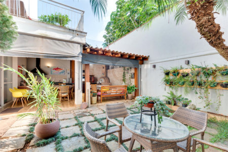 Casa à venda com 3 suítes no condomínio Vila Versalhes, São Paulo - SP