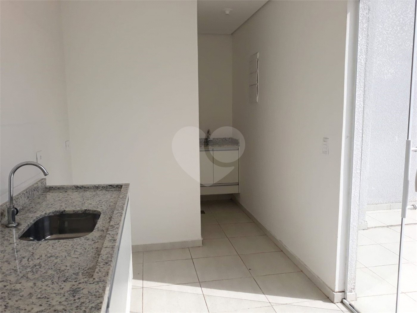 Apartamento à venda ou para alugar com 2 quartos, sendo 1 suíte,  em Vila Santa Isabel, São Roque, SP