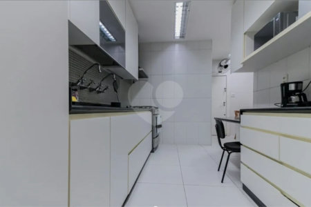 Apartamento à venda com 4 quartos, sendo 1 suíte,  em Copacabana, Rio de Janeiro, RJ