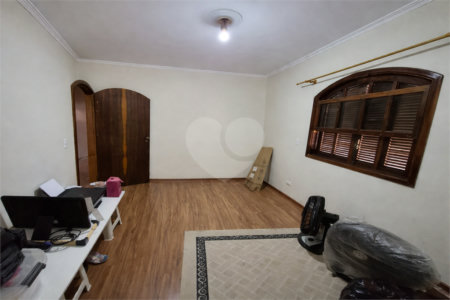 Casa à venda com 3 quartos, sendo 1 suíte, em Centreville, Santo André, SP