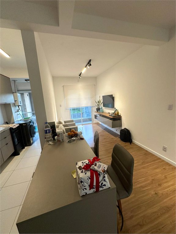 Apartamento à venda com 2 quartos, sendo 1 suíte, em Bairro do Cambará, São Roque, SP