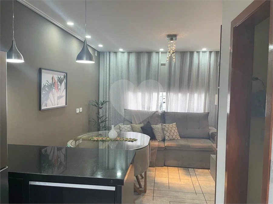 Casa à venda com 2 suítes no condomínio Cotia, Cotia - SP