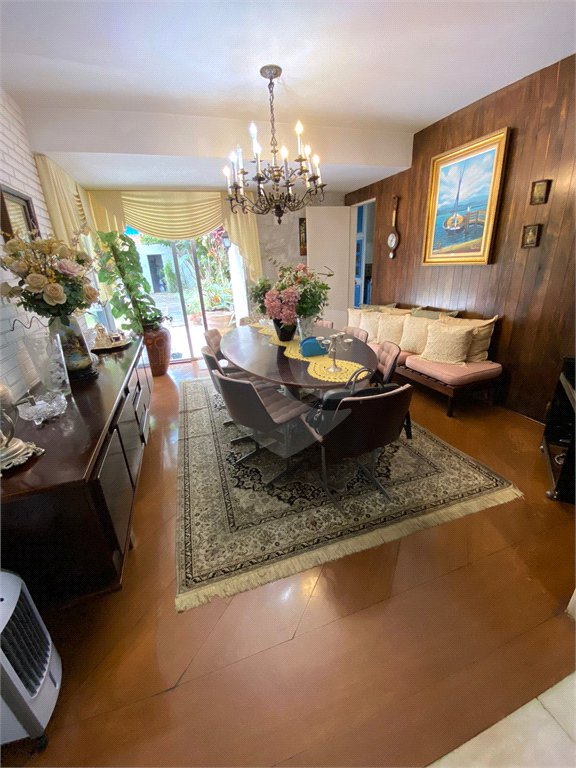 Casa à venda com 4 quartos, sendo 1 suíte,  em Vila Oliveira, Mogi das Cruzes, SP