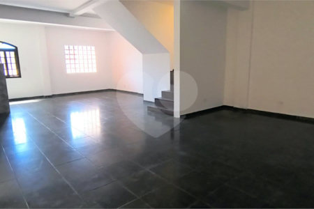 Sobrado à venda com 3 quartos, sendo 2 suítes, em Jardim Ivana, São Paulo, SP