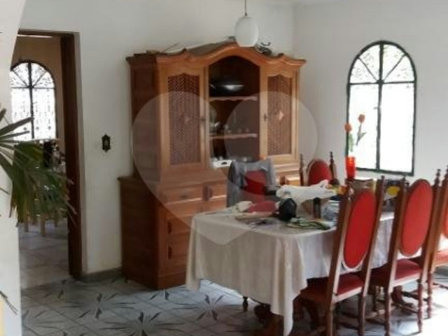 Sobrado à venda com 4 quartos, sendo 1 suíte,  em Tremembé, São Paulo, SP