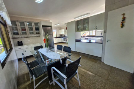 Casa à venda com 4 suítes no condomínio Villa Viana II, Cotia - SP
