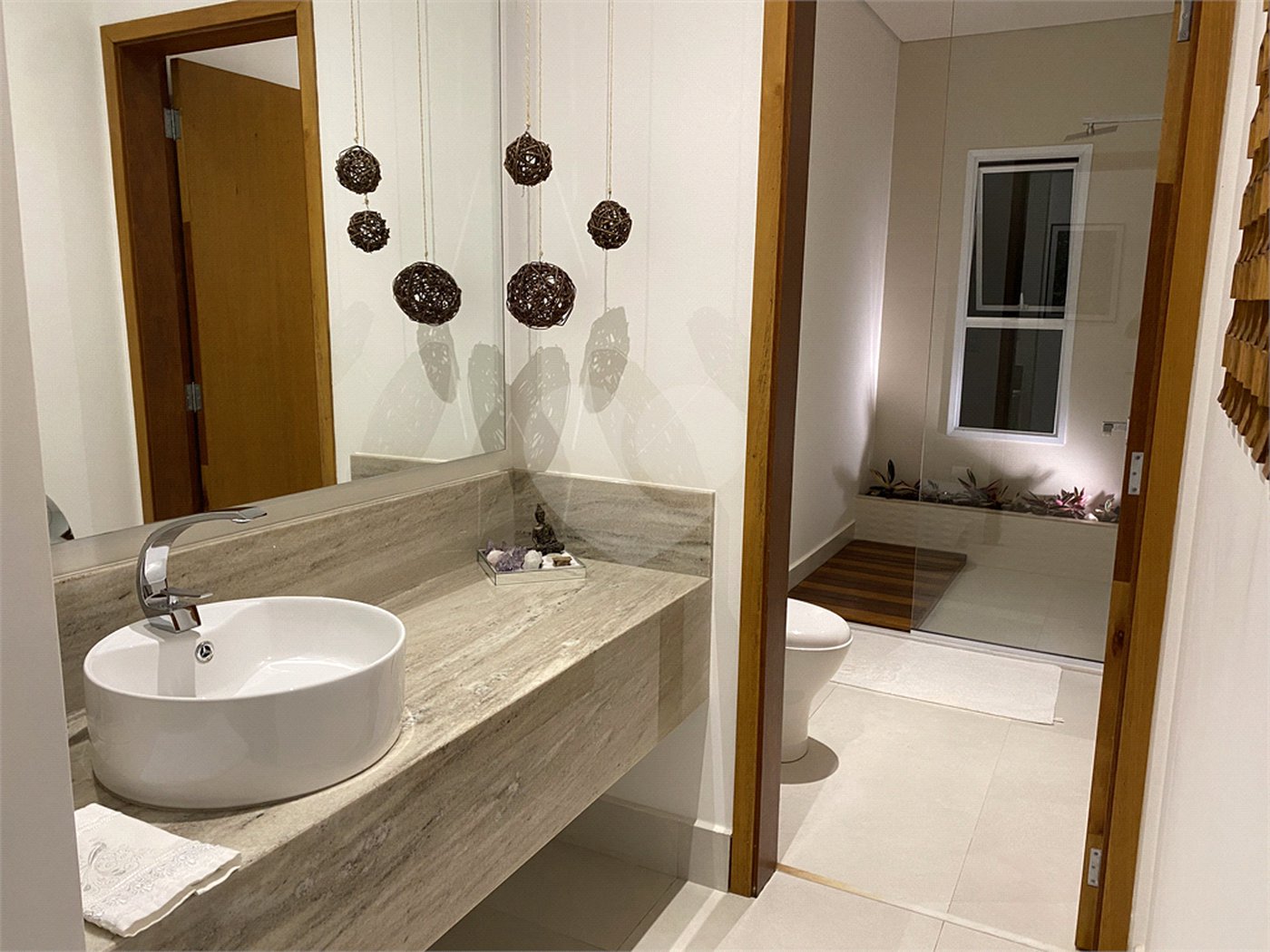 Casa à venda com 3 suítes no condomínio Jardim Primavera, Louveira - SP