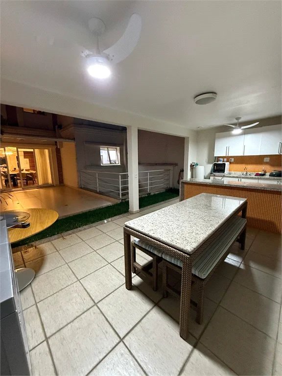 Casa à venda com 4 suítes no condomínio East Village, São Paulo - SP