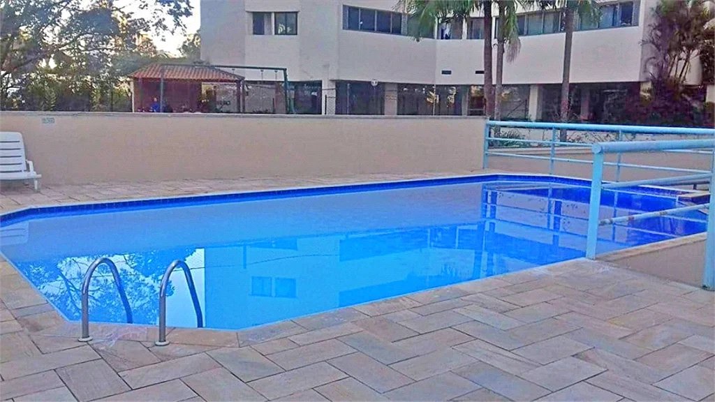 Apartamento à venda com 3 quartos, sendo 1 suíte, em Jardim Parque Morumbi, São Paulo, SP