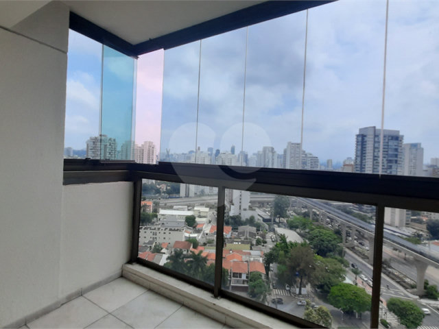 Apartamento para alugar com 3 suítes em Campo Belo, São Paulo, SP