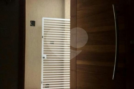 Sobrado à venda com 4 quartos, sendo 3 suítes, em Cambuci, São Paulo, SP